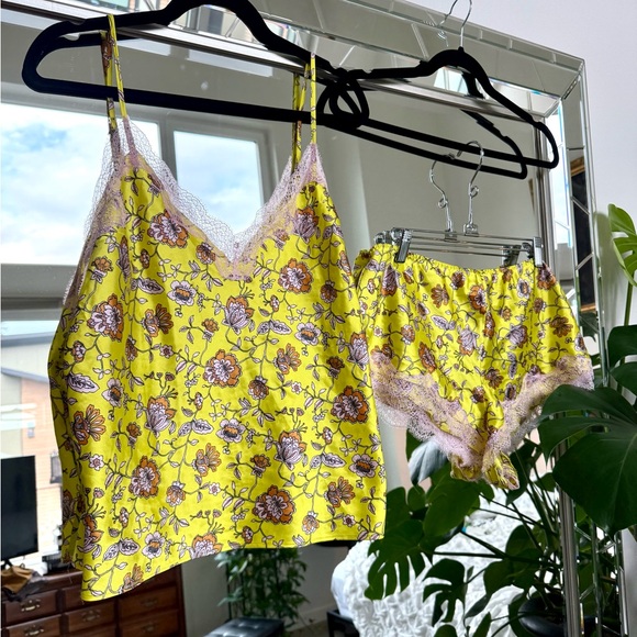 Victorias Secret Two Piece Satin Pajama Cami Tank / Shorts Set - Picture 4 of 7